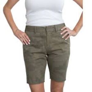 Simple Laguna Beach Women size 4 Monaco Green Tropical Camo Long Bermuda Shorts